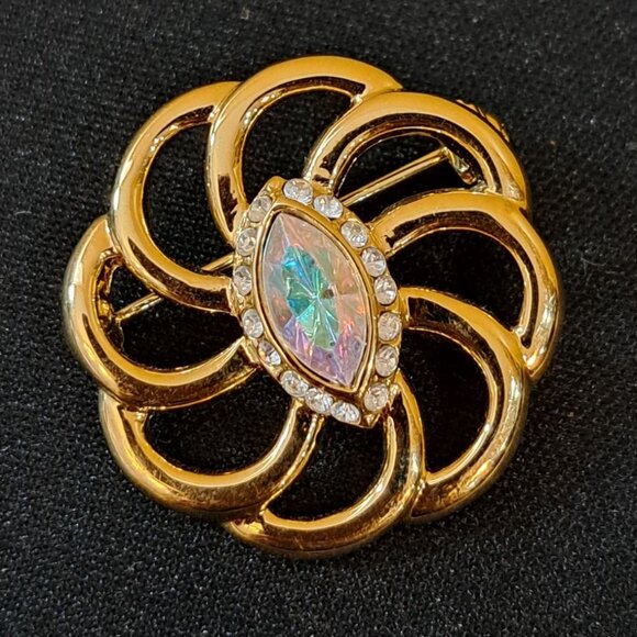 Vintage Gold Tone Flower Brooch With Rhinestone Center - Picture 1 of 4